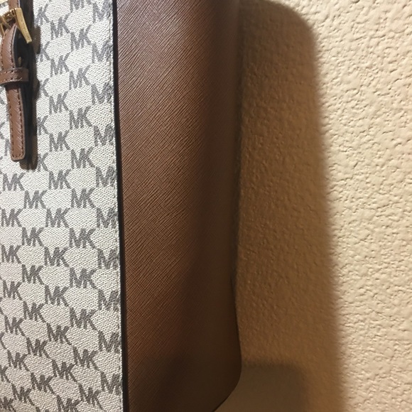 NWT Michael Michael Kors shoulder bag. - Picture 8 of 10